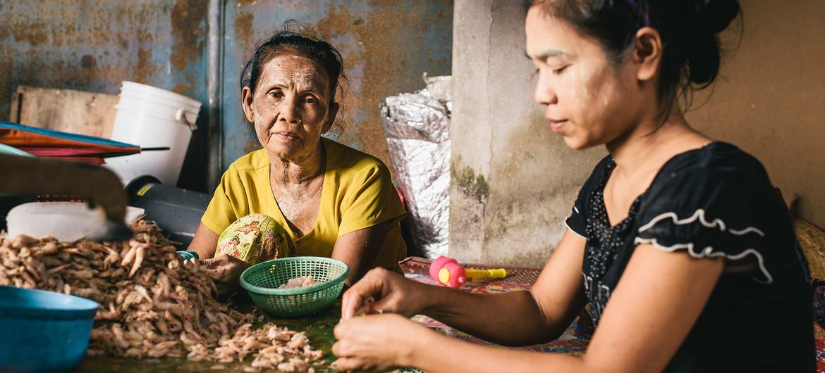 Thailand grants work rights to long-term refugees from Myanmar, UN welcomes resolution